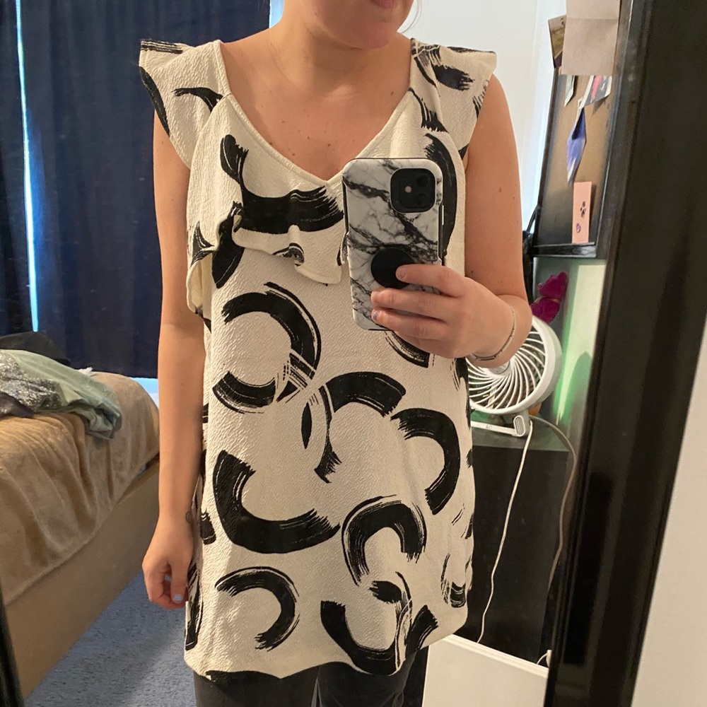 Sleeveless ruffle blouse